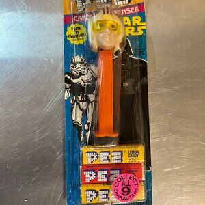 Star Wars Luke Pilot Skywalker PEZ Dispenser 1997 Vintage on Card with Candy